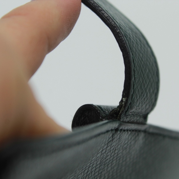 Authentic Louis Vuitton Green Taiga Leather PM - Picture 7 of 8